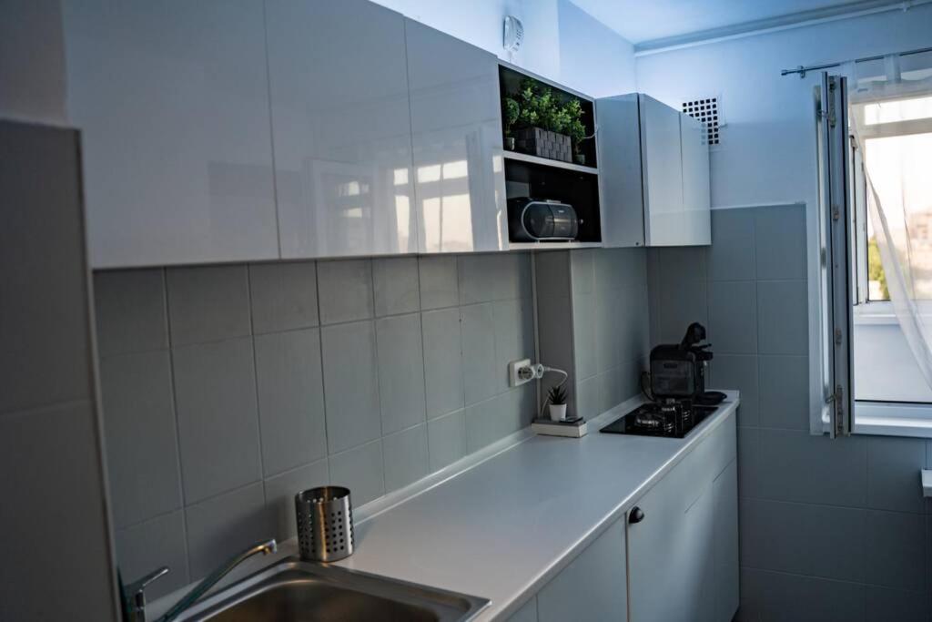 Modern 1 Bedroom Apartment In Bucharest Center! Екстериор снимка